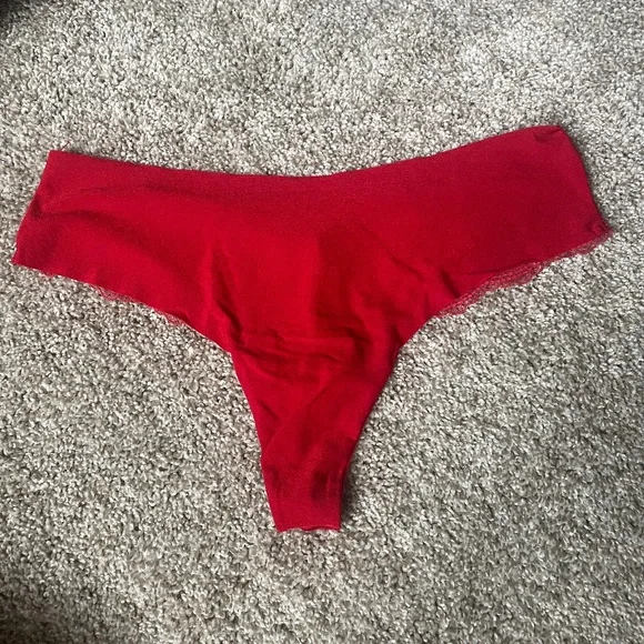 Victoria’s Secret thong - Picture 1 of 3